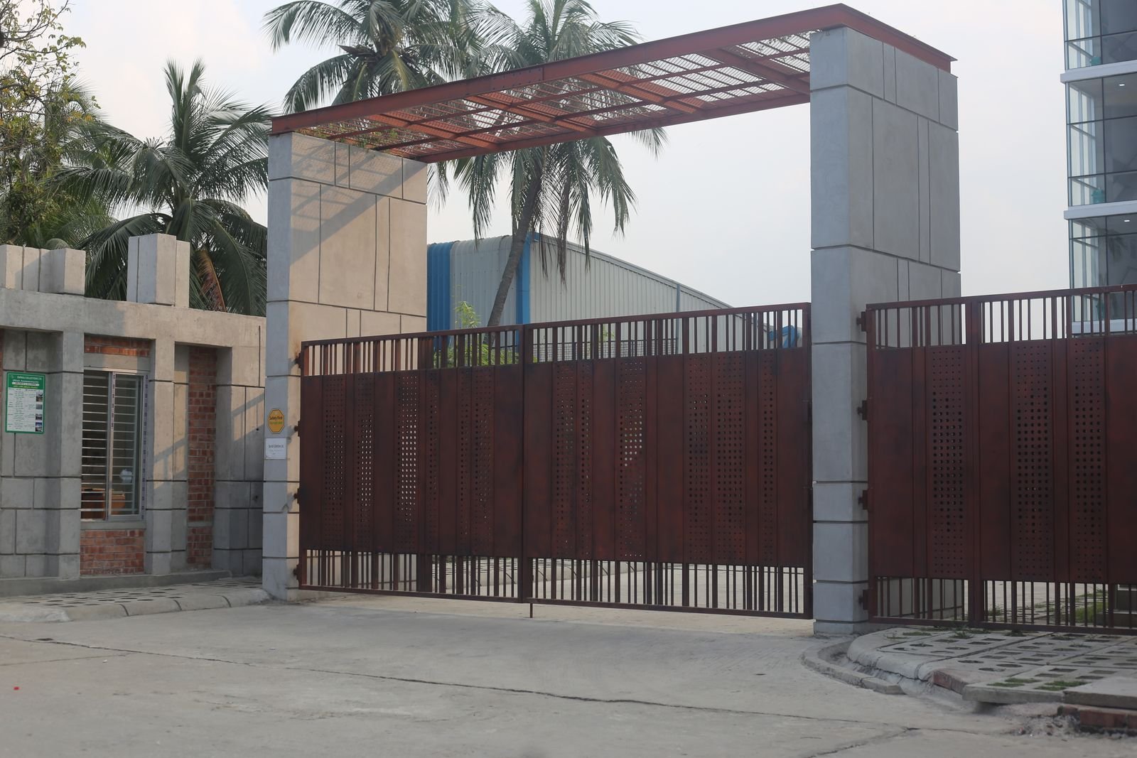 Motorized Gate Automation — Automated access — residential estate